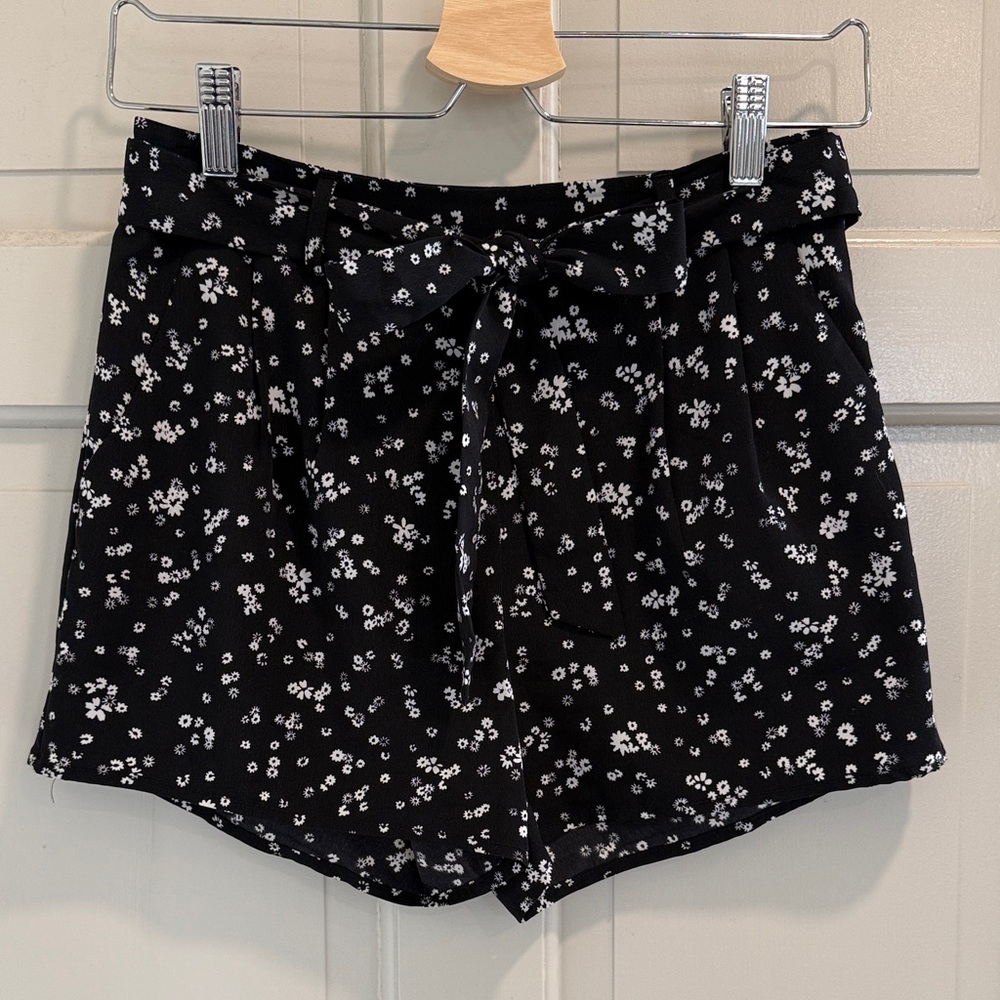 LC Lauren Conrad Black Dressy Shorts with Floral Print Size 2
